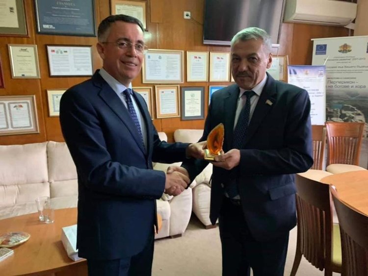 Кметът Хасан Азис посрещна делегация от Узбекистан, придружаваше я народният представител Адлен Шефкед