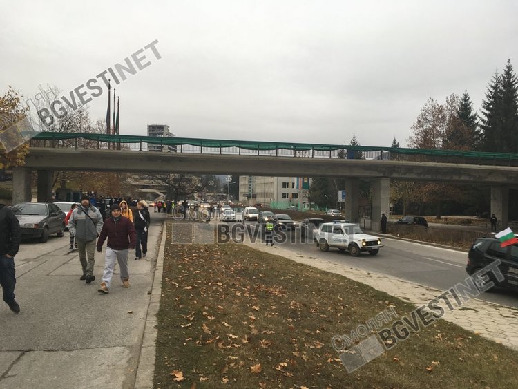 Блокираха центъра на Смолян, около 1000 души в автоколона протестираха срещу цените на горивата