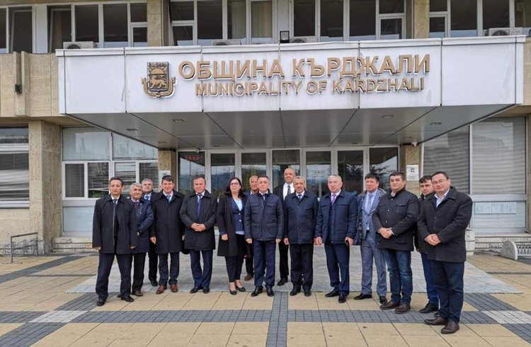 Кметът Хасан Азис посрещна делегация от Узбекистан, придружаваше я народният представител Адлен Шефкед