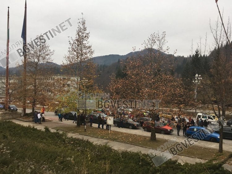 Блокираха центъра на Смолян, около 1000 души в автоколона протестираха срещу цените на горивата