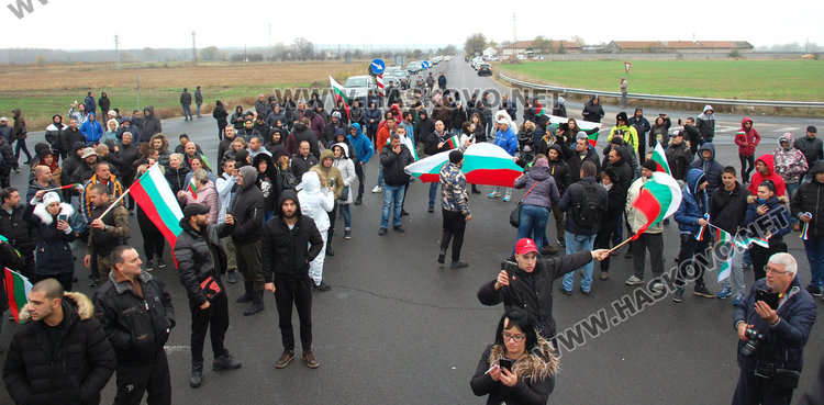 Полицията свали щитовете пред протеста на блокираната АМ „Марица“