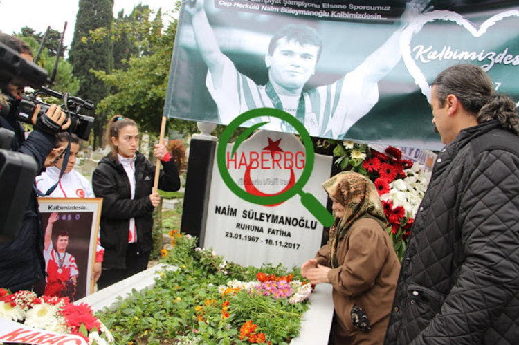 Стотици български изселници почетоха паметта на Наим Сюлейманоглу в Истанбул