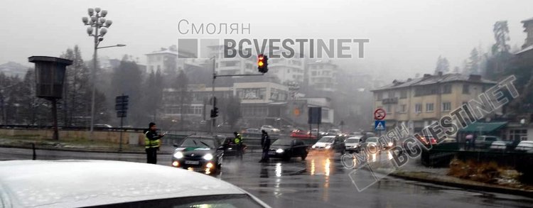 Блокираха бензиностанция, над 100 коли във втория ден от протеста в Смолян