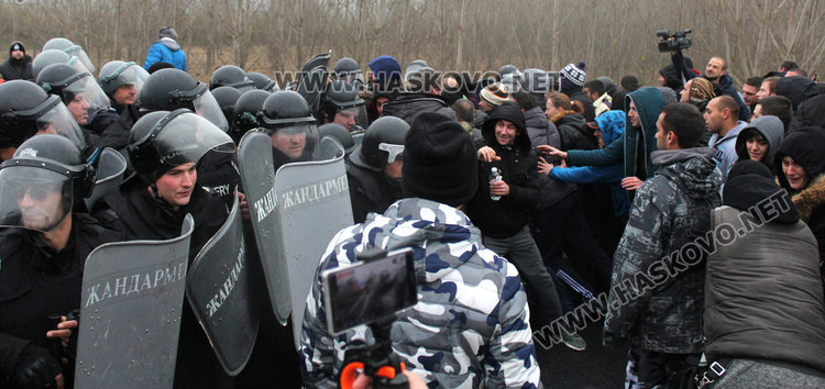 Полицията свали щитовете пред протеста на блокираната АМ „Марица“