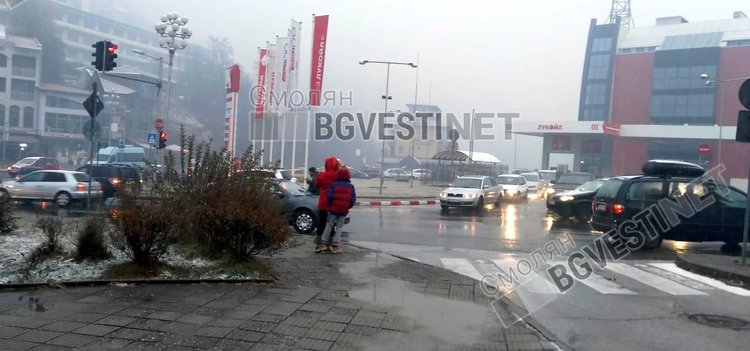 Блокираха бензиностанция, над 100 коли във втория ден от протеста в Смолян