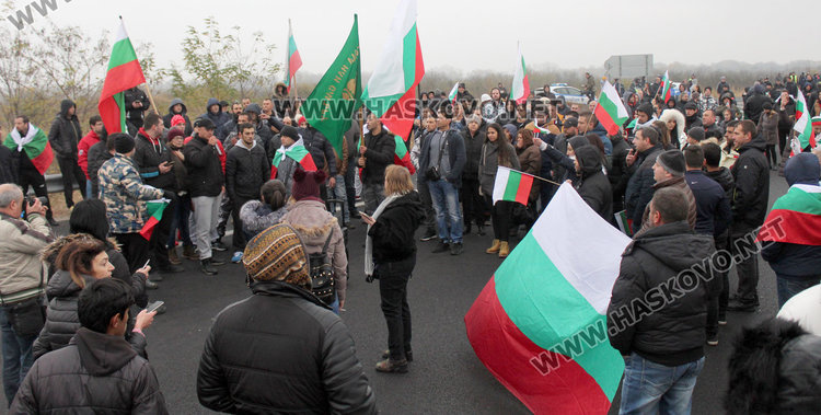 Полицията свали щитовете пред протеста на блокираната АМ „Марица“
