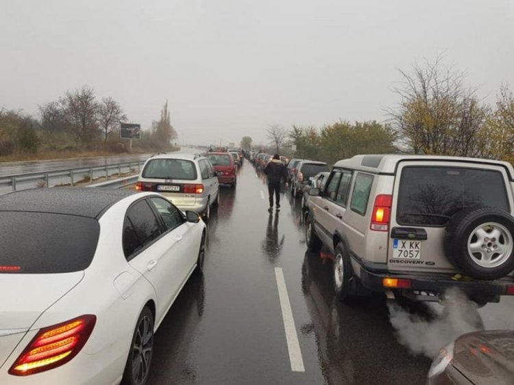 Масови протести в цялата страна: Блокада на граници, пътища, градове
