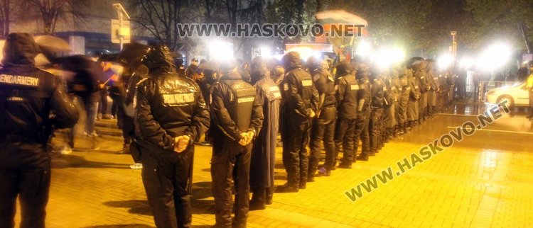 Димитровградчани протестираха – въпреки дъжда блокираха два булеварда