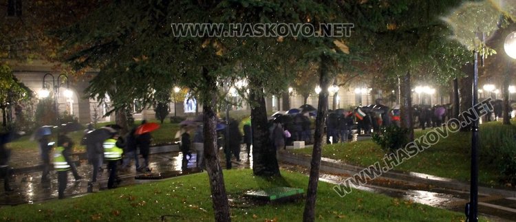 Димитровградчани протестираха – въпреки дъжда блокираха два булеварда