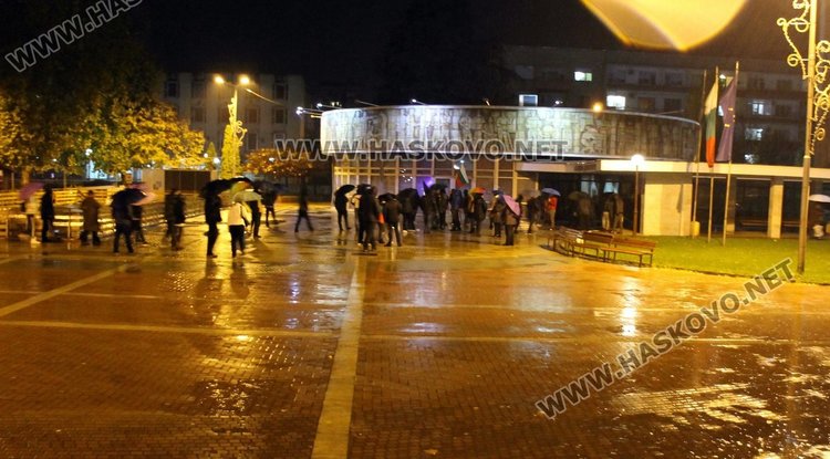 Димитровградчани протестираха – въпреки дъжда блокираха два булеварда