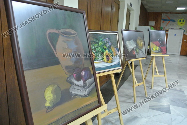 Даниел Русев подреди непоказвани досега платна  от акварел до пастел в Младежкия 