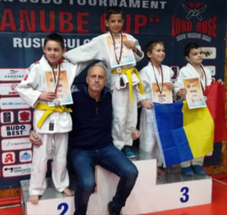 24 медала за джудистите на Хасково от три състезания в Сливен, Русе и Франкфурт