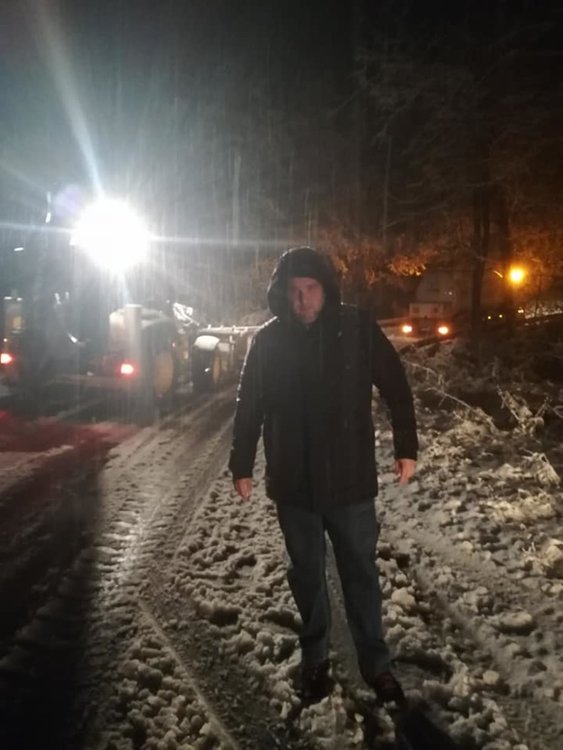 Камион запречи пътя за Ардино в снега, Никола Чанев на мястото на инцидента