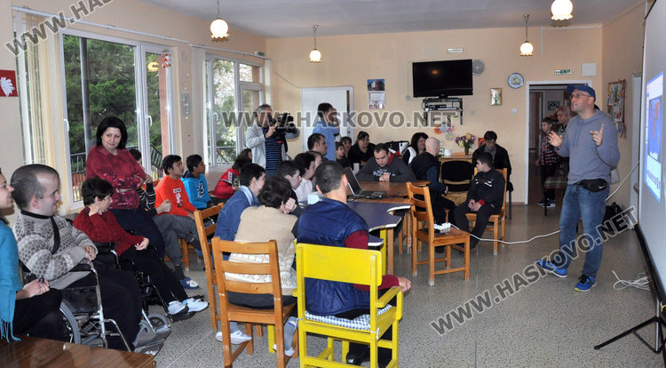 Пътешественикът Росен Охеда показа екзотични страни на децата от дом “Марина”