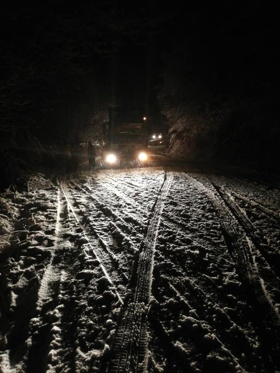Камион запречи пътя за Ардино в снега, Никола Чанев на мястото на инцидента