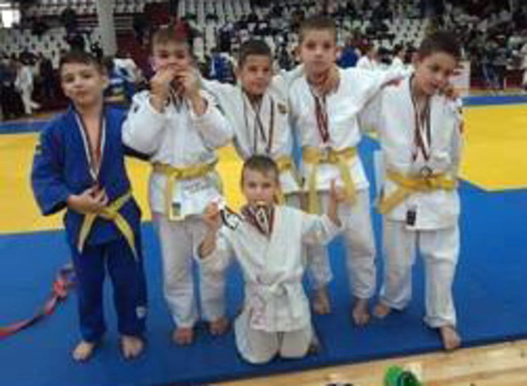 24 медала за джудистите на Хасково от три състезания в Сливен, Русе и Франкфурт