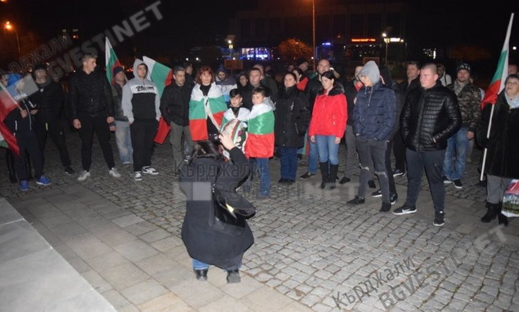 Кърджалийци рипнаха срещу властта, протестно шествие обиколи града