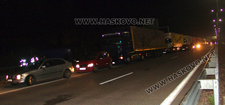 23 деца без придружител на протеста снощи, глобени шофьори, 2-ма в полицията