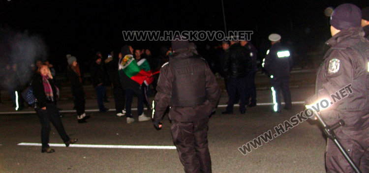 23 деца без придружител на протеста снощи, глобени шофьори, 2-ма в полицията