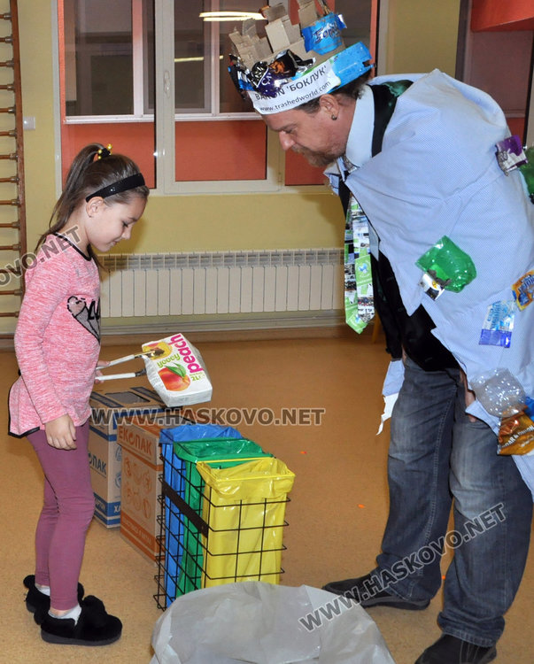 Барон Боклук учи деца от забавачка да събират разделно отпадъци
