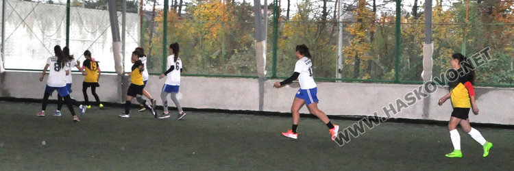 Футболистките на ПМГ в Димитровград шампионки в ученически турнир