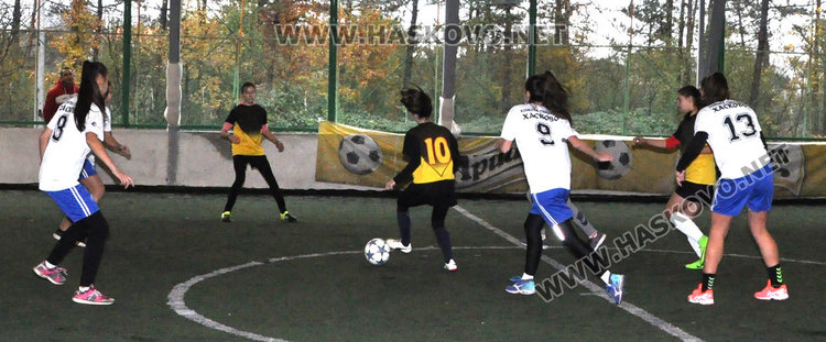 Футболистките на ПМГ в Димитровград шампионки в ученически турнир