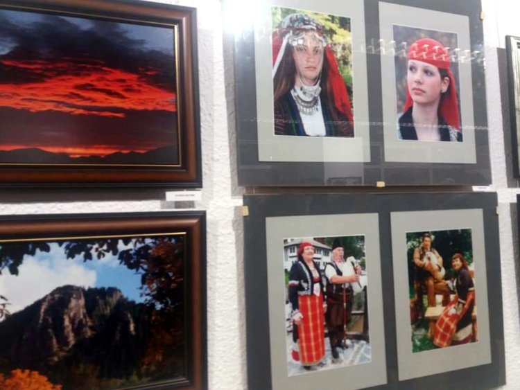 Уникални гледки и личности подреди в изложба фотографът Сашо Сарандалиев