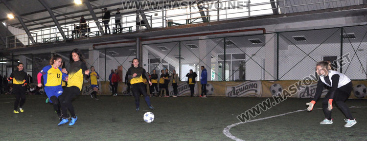 Футболистките на ПМГ в Димитровград шампионки в ученически турнир