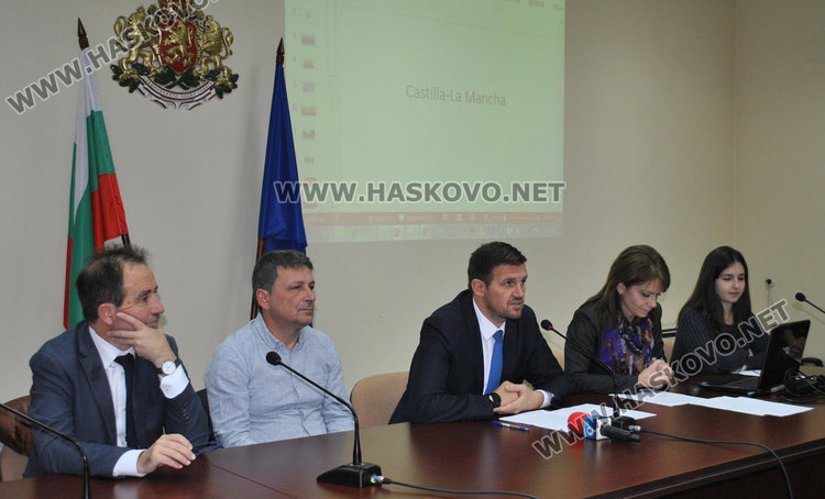 Представиха испанската култура в информационен ден, 300 000 българи емигрирали там