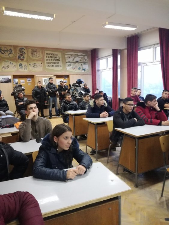 Лектори представиха предимствата на висшето образование в местни гимназии