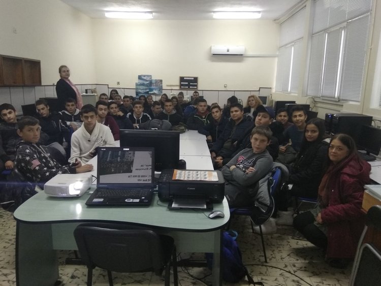 Лектори представиха предимствата на висшето образование в местни гимназии