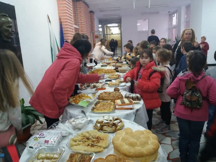 Златаровци отбелязаха Деня на християнското семейство с изложба на постни ястия