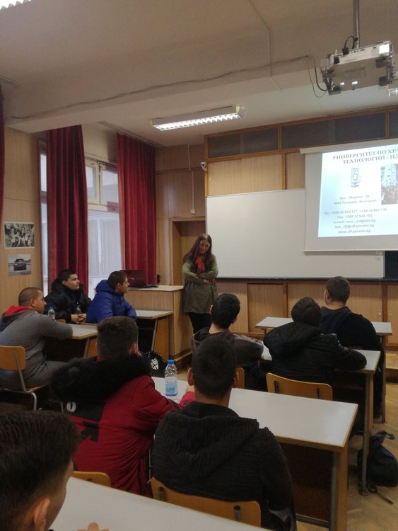Лектори представиха предимствата на висшето образование в местни гимназии