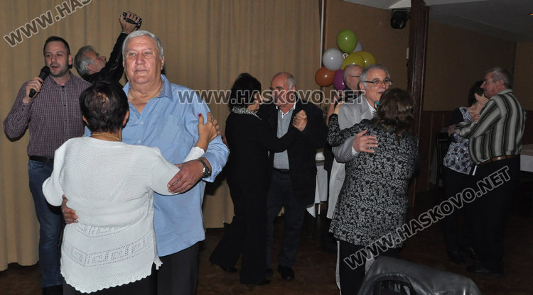 Вдигнаха 27 златни сватби в Харманли в един ден