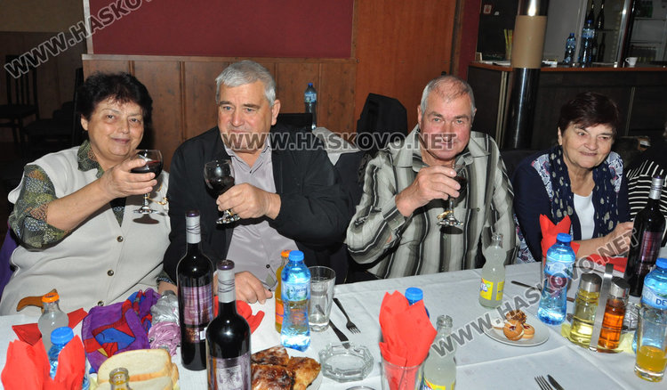 Вдигнаха 27 златни сватби в Харманли в един ден