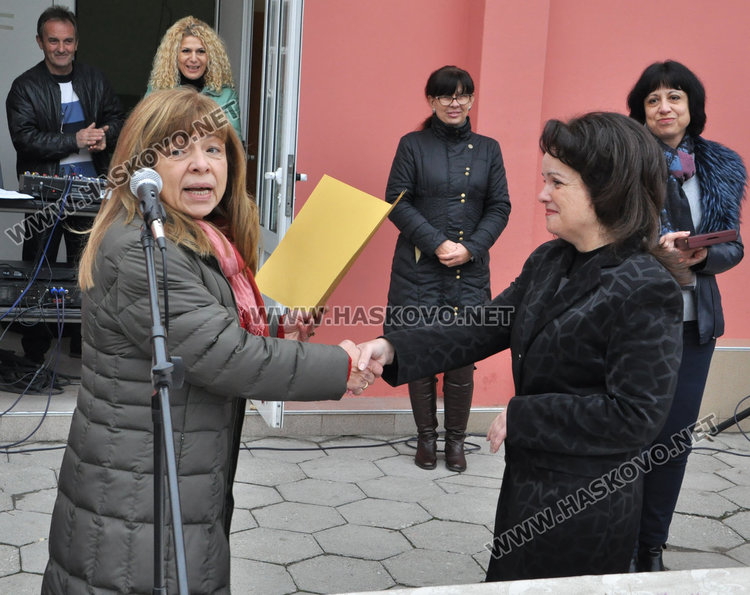 Учителката по български език Добрина Велинова бе удостоена с Климентова награда