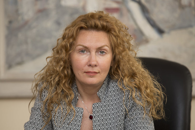 Деница Николова