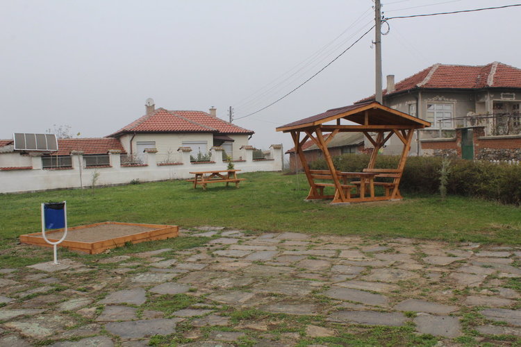 Нов парк с видеонаблюдение бе открит днес в Брягово