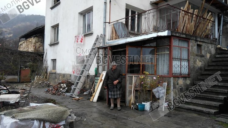 След ужаса да види как къщата й изгаря и изнасят внучето й на ръце от пламъците, баба Шина от Момчиловци има надежда, че ще се върне отново в дома си