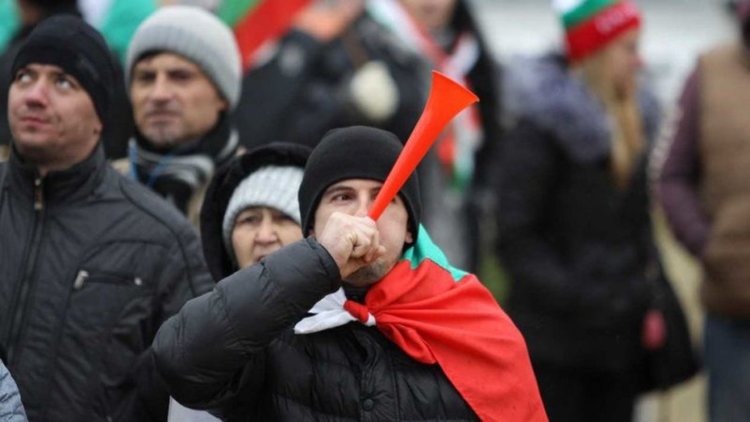 850 полицейски служители пазели протестите в неделя