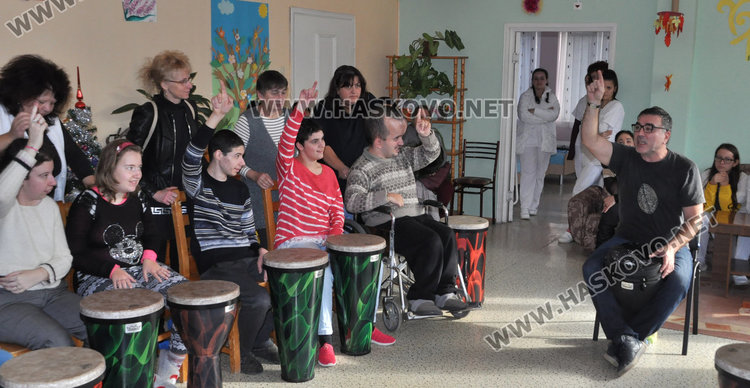 Ритъм терапия усмихна децата в Дом „Марина“