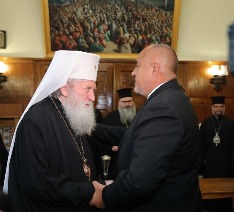 Държавата в ролята на благодетел на божите служители, власт за вяра или вяра за власт