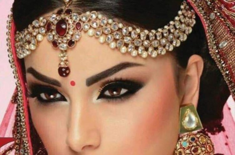 Пищни костюми и сложна хореография в драматична любов в балета "Баядерка"  