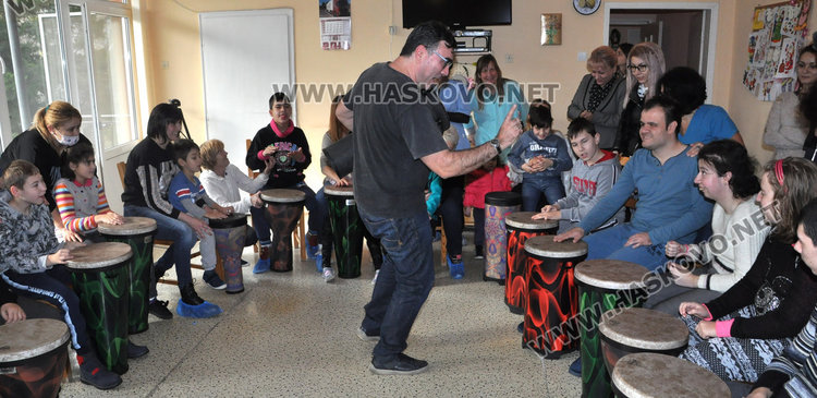 Ритъм терапия усмихна децата в Дом „Марина“