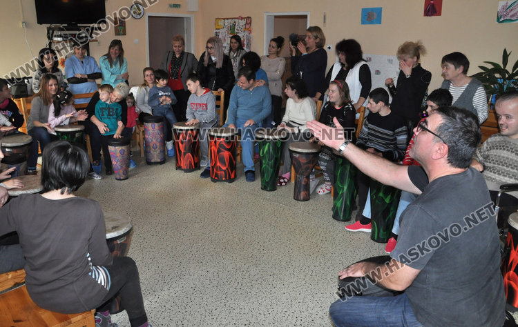 Ритъм терапия усмихна децата в Дом „Марина“