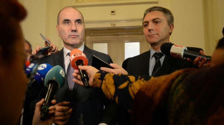 Държавата в ролята на благодетел на божите служители, власт за вяра или вяра за власт