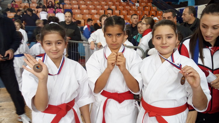 Карате-клуб „Арес” с кошница медали от Сърбия