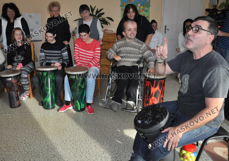 Ритъм терапия усмихна децата в Дом „Марина“