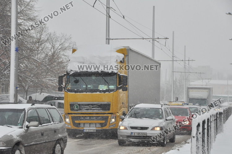 Жълт код за валежи и виелици в сряда, чакаме първи сняг
