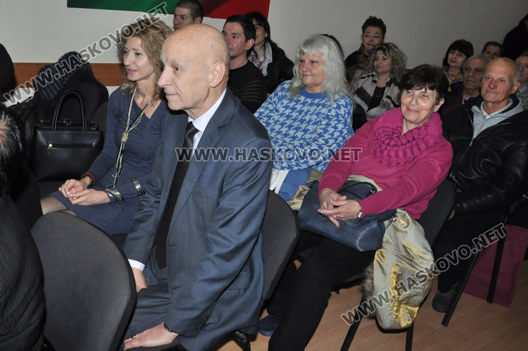 Сред почитателите на поетесата бе и кметът Добри Беливанов